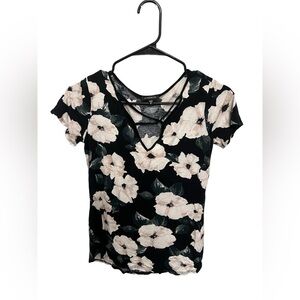Dynamite Black Floral Criss Cross Neck‎ Short Sleeve Top XS